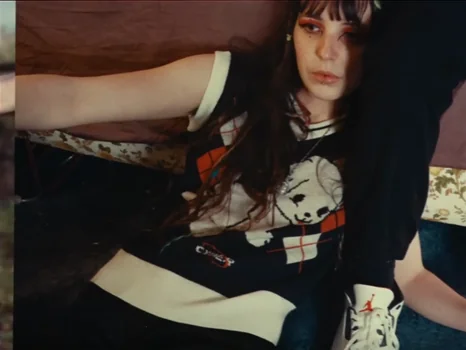beabadoobee___last_day_on_earth_official_video_frame_27.webp