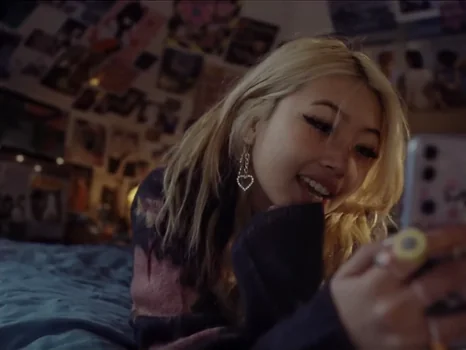 beabadoobee___last_day_on_earth_official_video_frame_32.webp