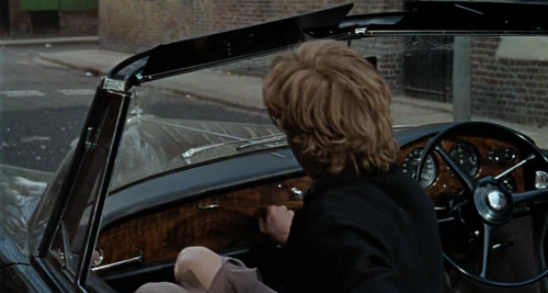 blow-up_frames_frame_20.webp