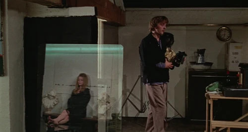 blow-up_frames_frame_23.webp