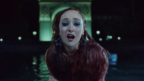 chappell_roan___the_subway_official_music_video_frame_116.webp