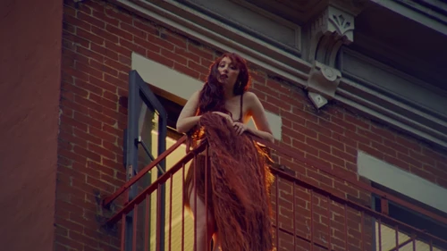 chappell_roan___the_subway_official_music_video_frame_46.webp