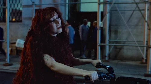 chappell_roan___the_subway_official_music_video_frame_84.webp