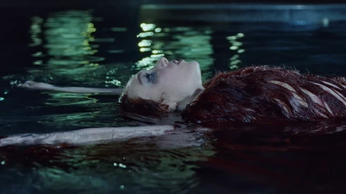 chappell_roan___the_subway_official_music_video_frame_89.webp