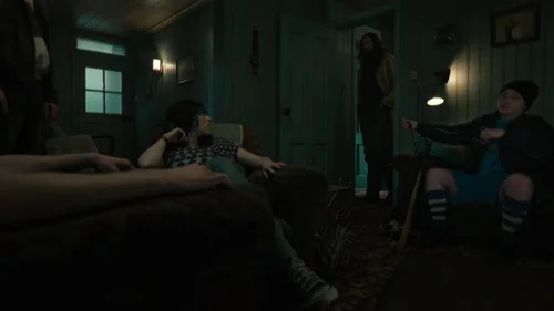 dept._q_frames_s1e7_frame_24.webp