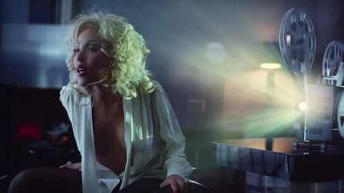 doja_cat___jealous_type_official_video_frame_16.webp