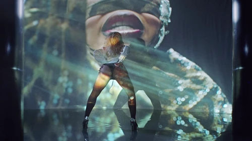 doja_cat___jealous_type_official_video_frame_25.webp