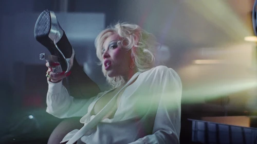 doja_cat___jealous_type_official_video_frame_27.webp