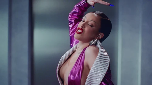 doja_cat___jealous_type_official_video_frame_39.webp