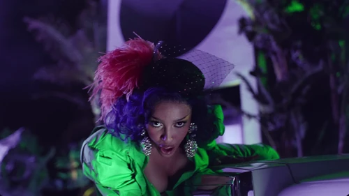doja_cat___jealous_type_official_video_frame_52.webp