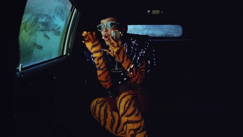 doja_cat___jealous_type_official_video_frame_57.webp