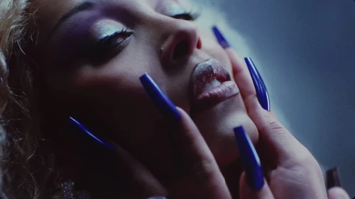 doja_cat___jealous_type_official_video_frame_81.webp