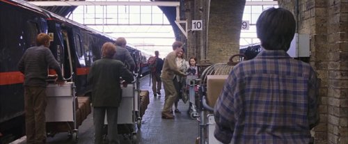 harry_potter_and_the_sorcerer's_stone_frame_1738718643.5813937.jpg