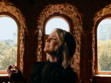 klavdia_petrivna___журба_official_video_frame_23.webp