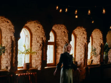 klavdia_petrivna___журба_official_video_frame_28.webp