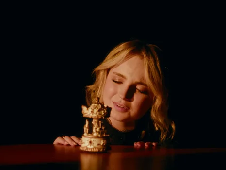 klavdia_petrivna___журба_official_video_frame_30.webp