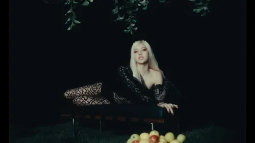 lisa_-_born_again_feat._doja_cat_&_raye_(official_music_video)_frame_141.141.webp