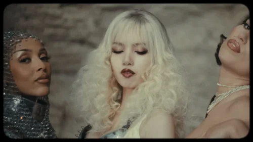 lisa_-_born_again_feat._doja_cat_&_raye_(official_music_video)_frame_219.219.webp