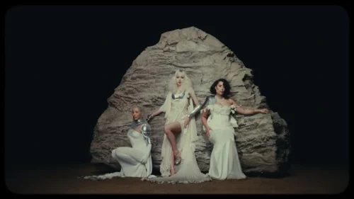 lisa_-_born_again_feat._doja_cat_&_raye_(official_music_video)_frame_240.24.webp