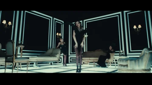lisa_-_born_again_feat._doja_cat_&_raye_(official_music_video)_frame_60.06.webp