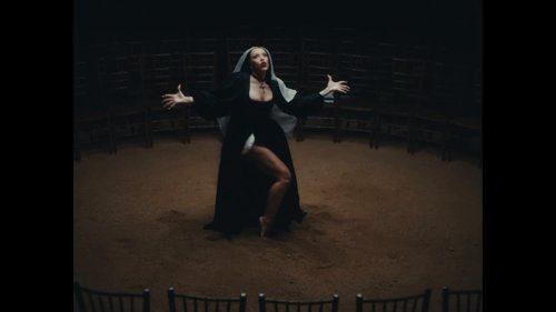 lisa_-_born_again_feat._doja_cat_&_raye_(official_music_video)_frame_105.105.jpg