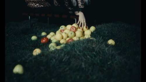 lisa_-_born_again_feat._doja_cat_&_raye_(official_music_video)_frame_144.144.jpg