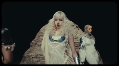 lisa_-_born_again_feat._doja_cat_&_raye_(official_music_video)_frame_228.228.jpg