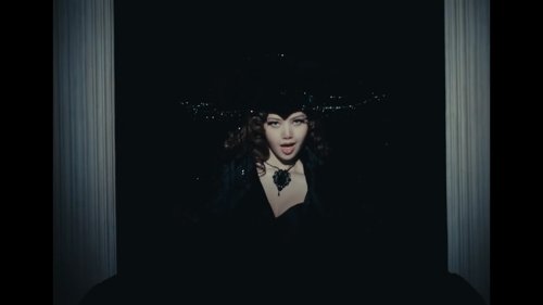 lisa_-_born_again_feat._doja_cat_&_raye_(official_music_video)_frame_27.027.jpg
