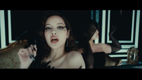 lisa_-_born_again_feat._doja_cat_&_raye_(official_music_video)_frame_45.045.jpg
