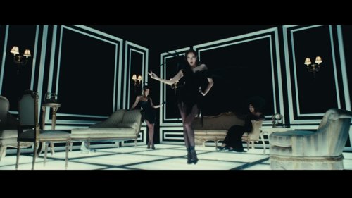 lisa_-_born_again_feat._doja_cat_&_raye_(official_music_video)_frame_48.048.jpg