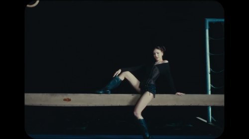 lisa_-_born_again_feat._doja_cat_&_raye_(official_music_video)_frame_84.084.jpg