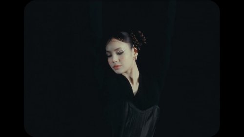 lisa_-_born_again_feat._doja_cat_&_raye_(official_music_video)_frame_87.087.jpg