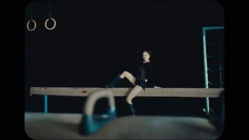 lisa_-_born_again_feat._doja_cat_&_raye_(official_music_video)_frame_90.09.jpg