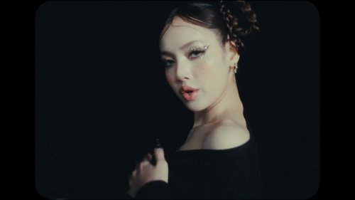 lisa_-_born_again_feat._doja_cat_&_raye_(official_music_video)_frame_93.093.jpg