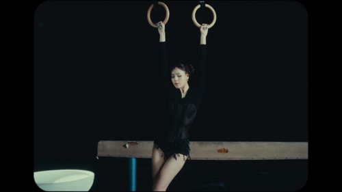lisa_-_born_again_feat._doja_cat_&_raye_(official_music_video)_frame_96.096.jpg