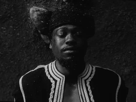 little_simz_-_flood_(official_music_video)_frame_100.0.webp