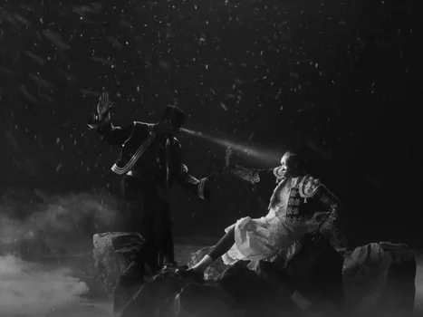 little_simz_-_flood_(official_music_video)_frame_110.0.webp