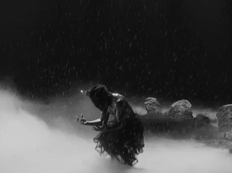 little_simz_-_flood_(official_music_video)_frame_114.0.webp