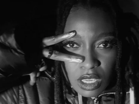 little_simz_-_flood_(official_music_video)_frame_126.0.webp