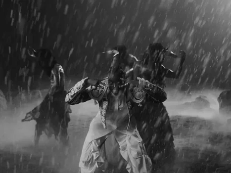 little_simz_-_flood_(official_music_video)_frame_128.0.webp