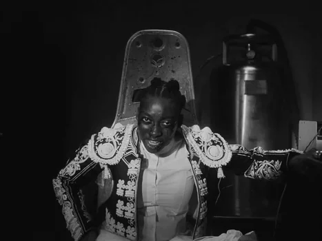 little_simz_-_flood_(official_music_video)_frame_130.0.webp