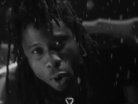 little_simz_-_flood_(official_music_video)_frame_174.0.webp
