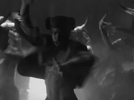 little_simz_-_flood_(official_music_video)_frame_186.0.webp