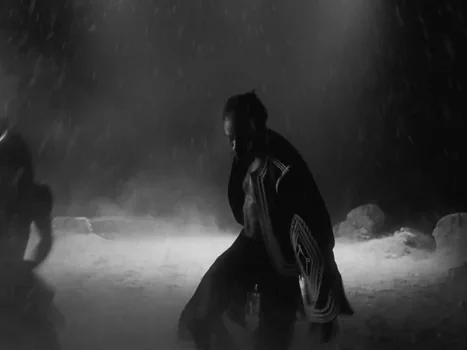 little_simz_-_flood_(official_music_video)_frame_190.0.webp