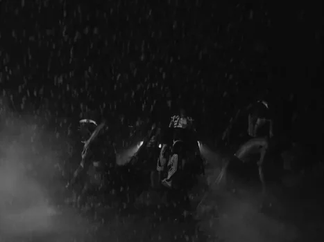 little_simz_-_flood_(official_music_video)_frame_192.0.webp