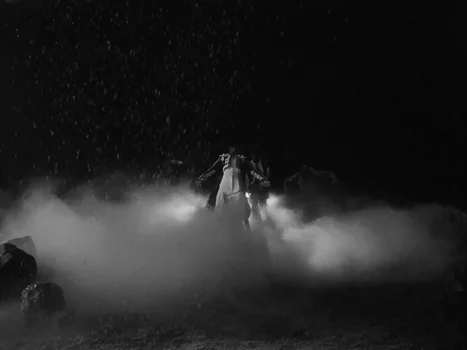 little_simz_-_flood_(official_music_video)_frame_202.0.webp