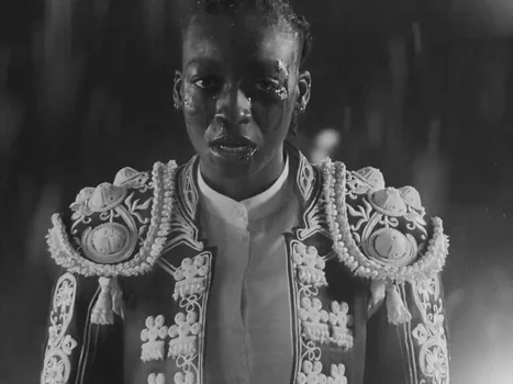 little_simz_-_flood_(official_music_video)_frame_206.0.webp