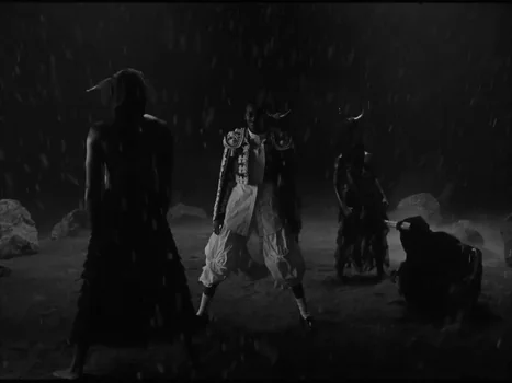 little_simz_-_flood_(official_music_video)_frame_216.0.webp