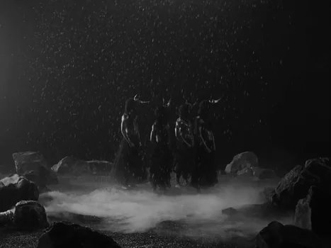 little_simz_-_flood_(official_music_video)_frame_28.0.webp
