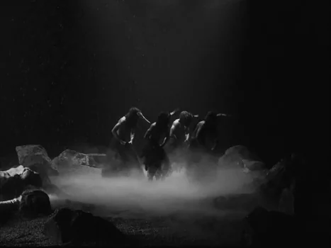 little_simz_-_flood_(official_music_video)_frame_46.0.webp